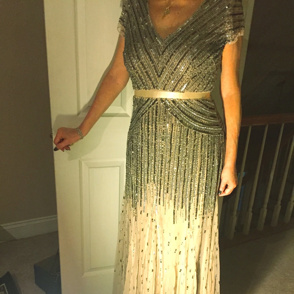 Evening Gown-Adrianna Papell V Neck